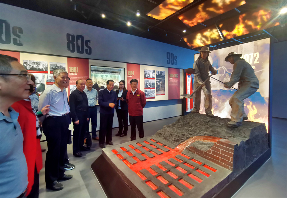 市老科協(xié)會(huì)長(zhǎng)李冰一行來淮鋼考察指導(dǎo)