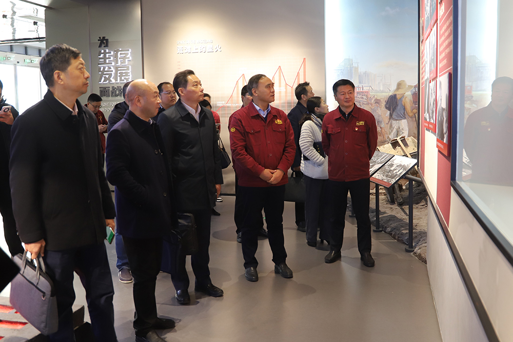 走進(jìn)企業(yè)  貼心服務(wù)  市工信局黨組中心組學(xué)習(xí)會在淮鋼召開